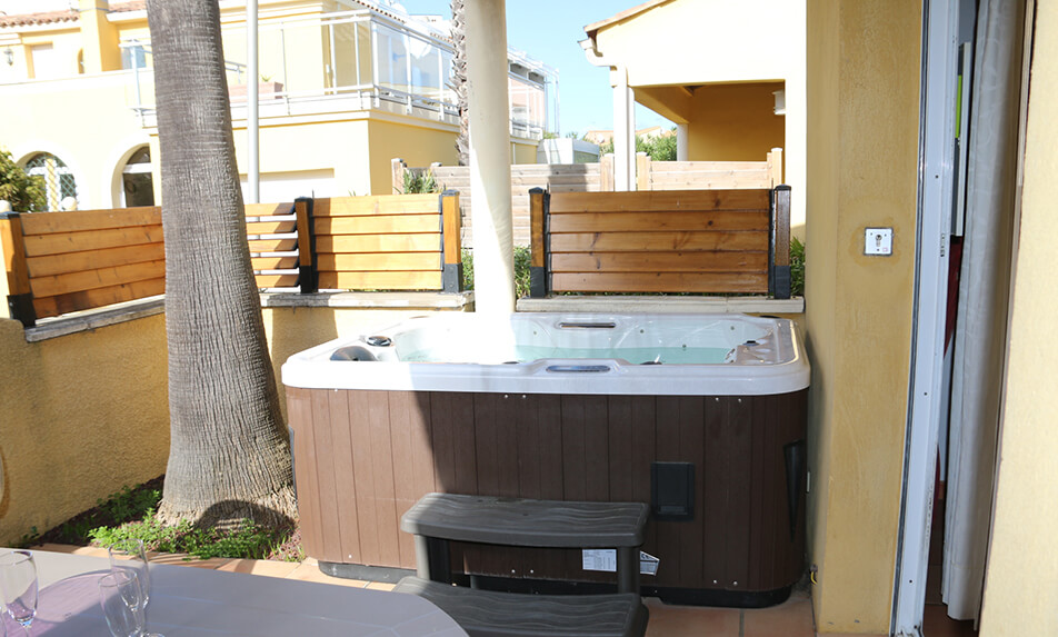 Résidence les Jardins de la Palmeraie : location naturisme au Cap d'Agde villa 2 à 3 pièces avec jacuzzi