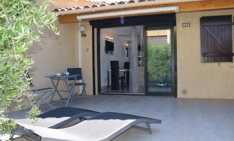 Terrasse villas résidence Port Vénus : location naturiste au Cap d'Agde